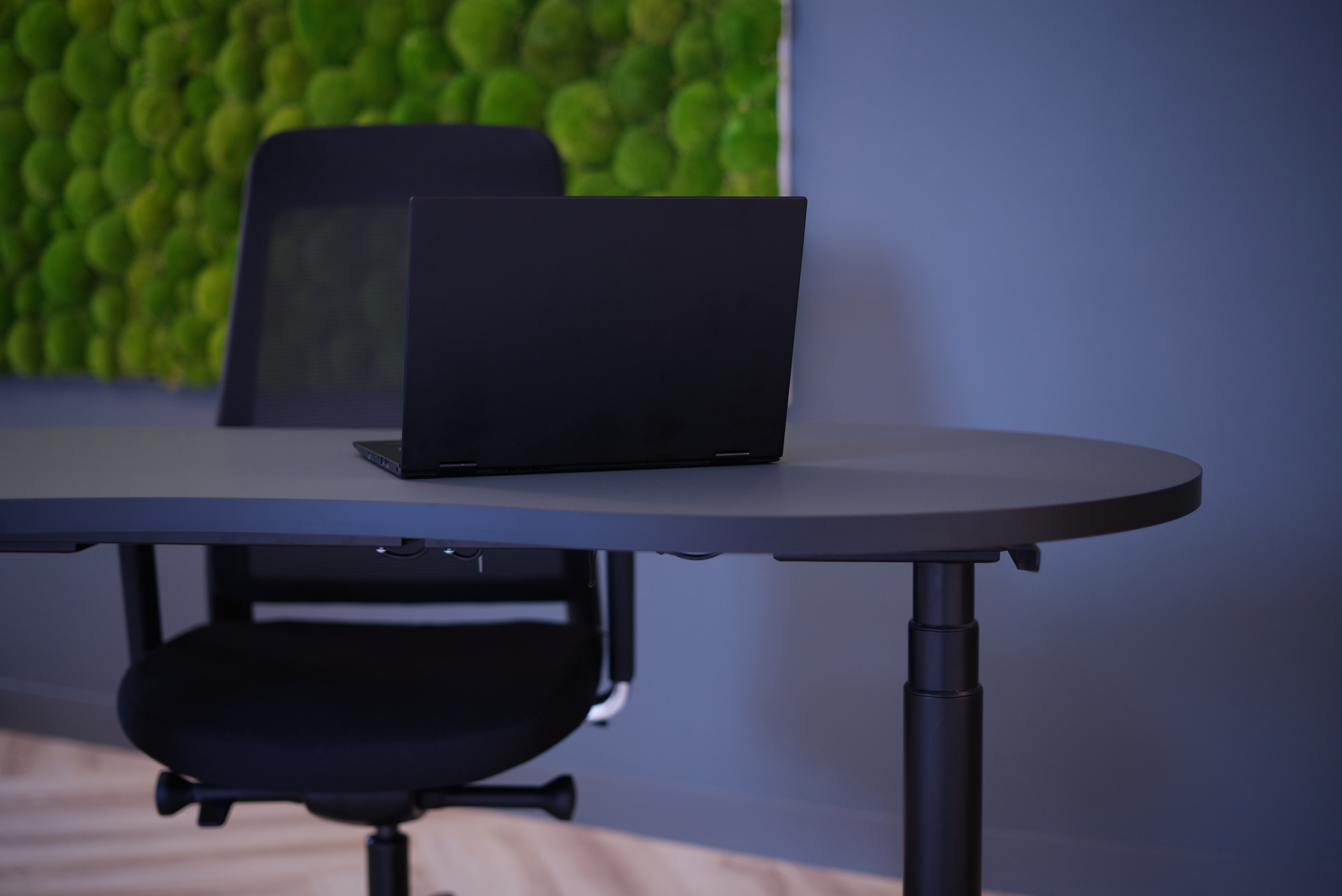 Height-Adjustable Desk Flexure