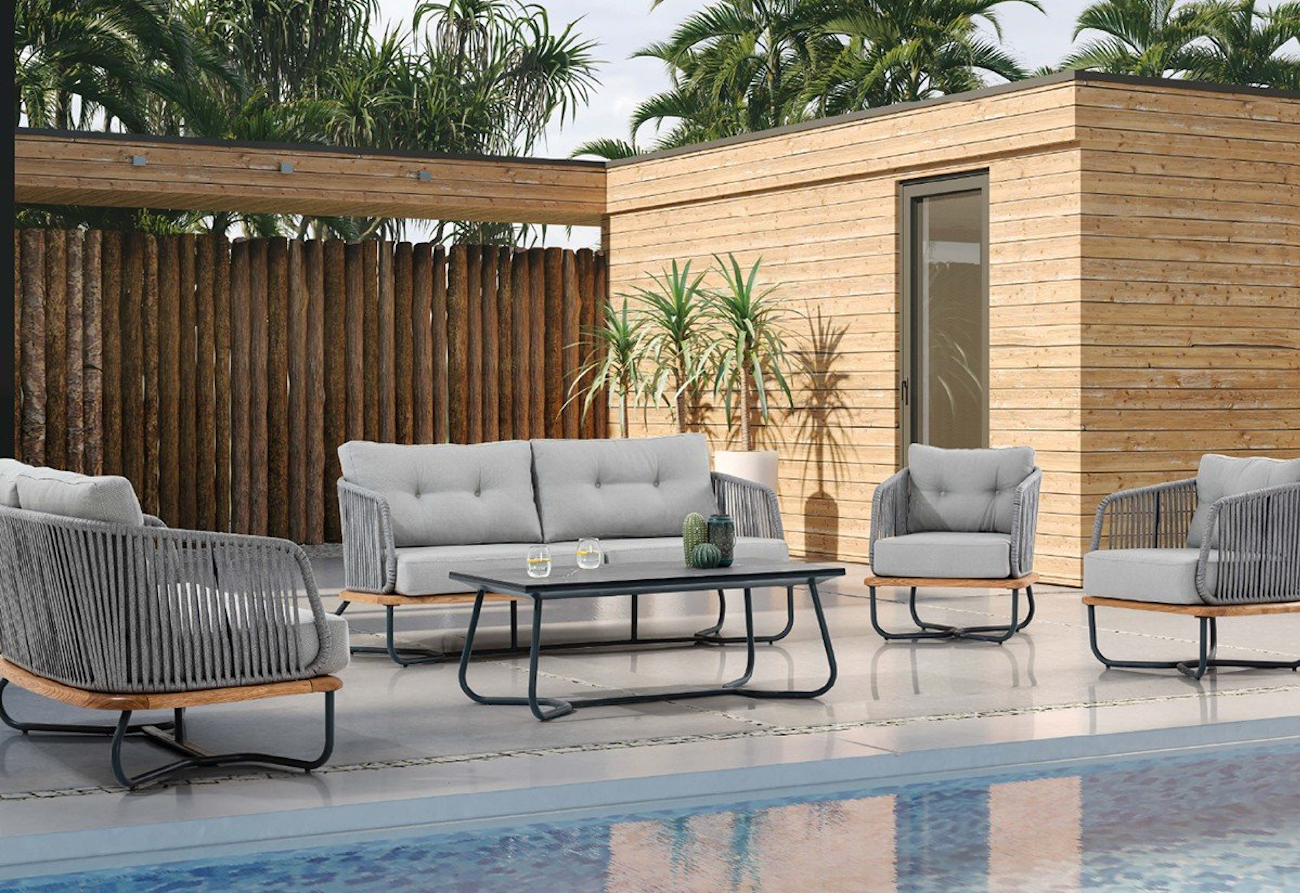 How outdoor furniture can benefit hospitality