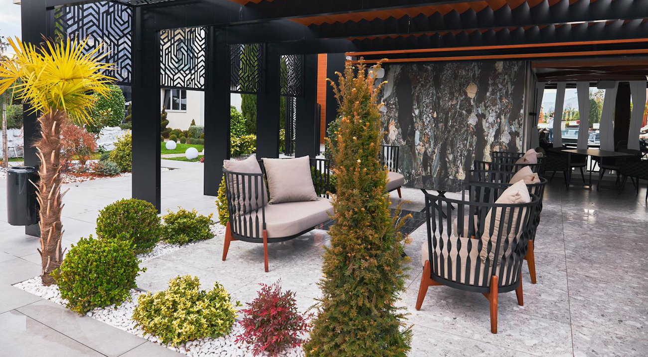 5 things to consider when selecting commercial outdoor furniture