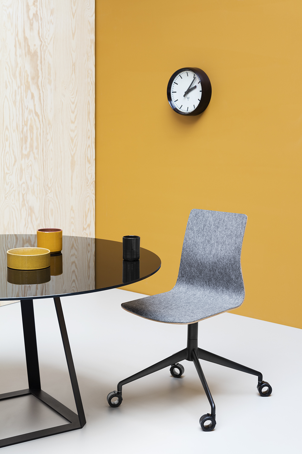 Linar Plus Meeting Chair